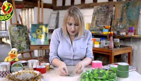 How To Make a Christmas Wreath with Duck Tape How To Make a Christmas Wreath with Duck Tape