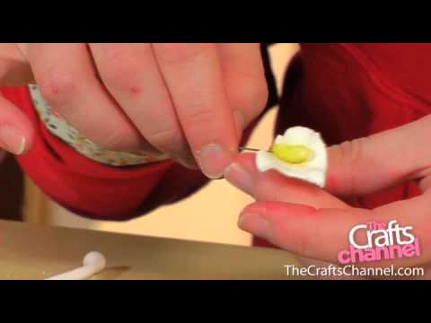 How to colour a sugarcrafted lily petal How to colour a sugarcrafted lily petal