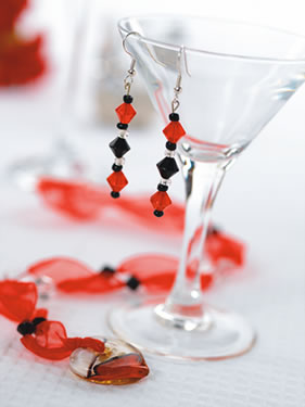 Red & Black Beaded Pendant & Earrings Red & Black Beaded Pendant & Earrings