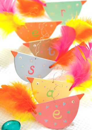 Painted Wooden Chick & Card Easter Set Painted Wooden Chick & Card Easter Set