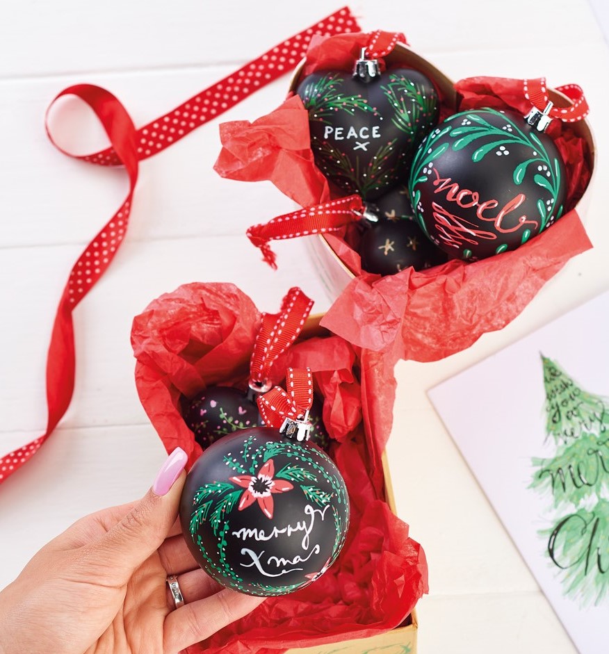 Decorative Calligraphy Baubles & Gift Boxes Decorative Calligraphy Baubles & Gift Boxes