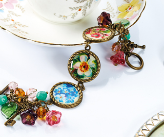 Embed vintage images in resin Bracelet Embed vintage images in resin Bracelet