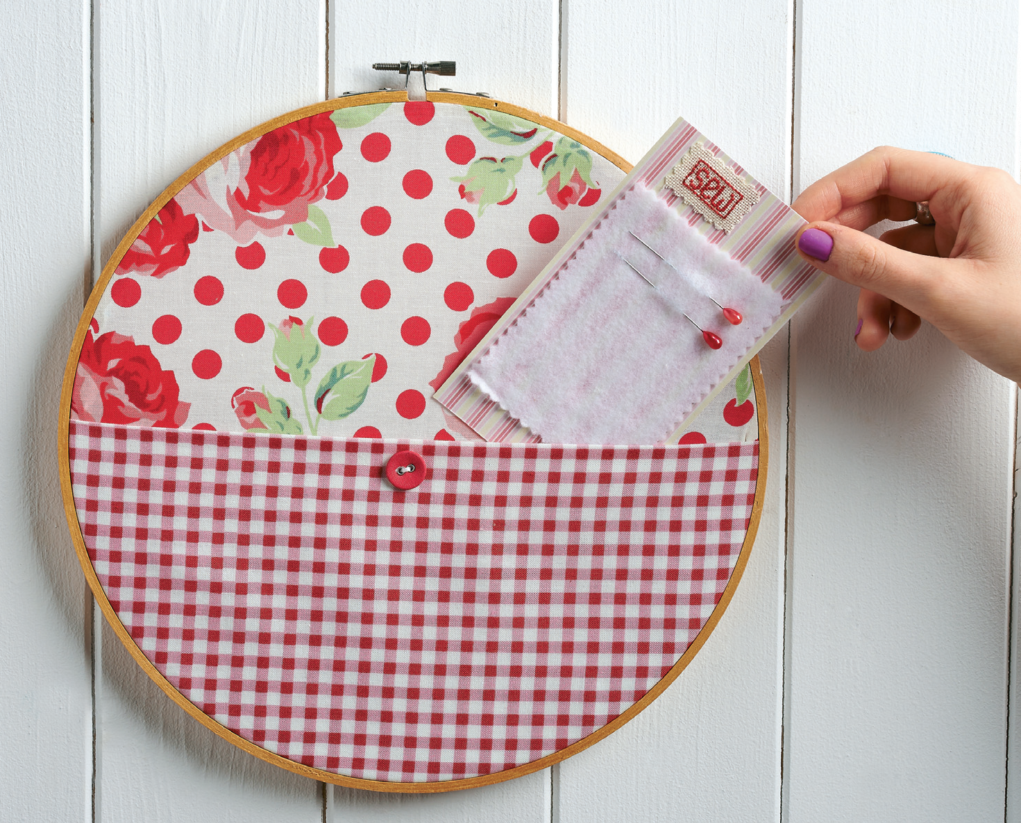 Embroidery Hoop Wall Pocket - Free Craft Project – Stitching - Crafts ...