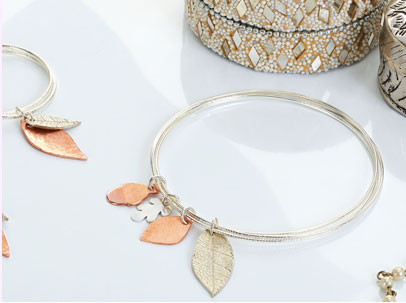 Pierce Metal Leaf Charm Bangle Pierce Metal Leaf Charm Bangle
