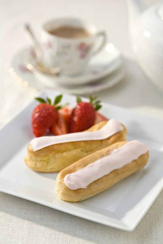 Strawberry Éclairs Strawberry Éclairs