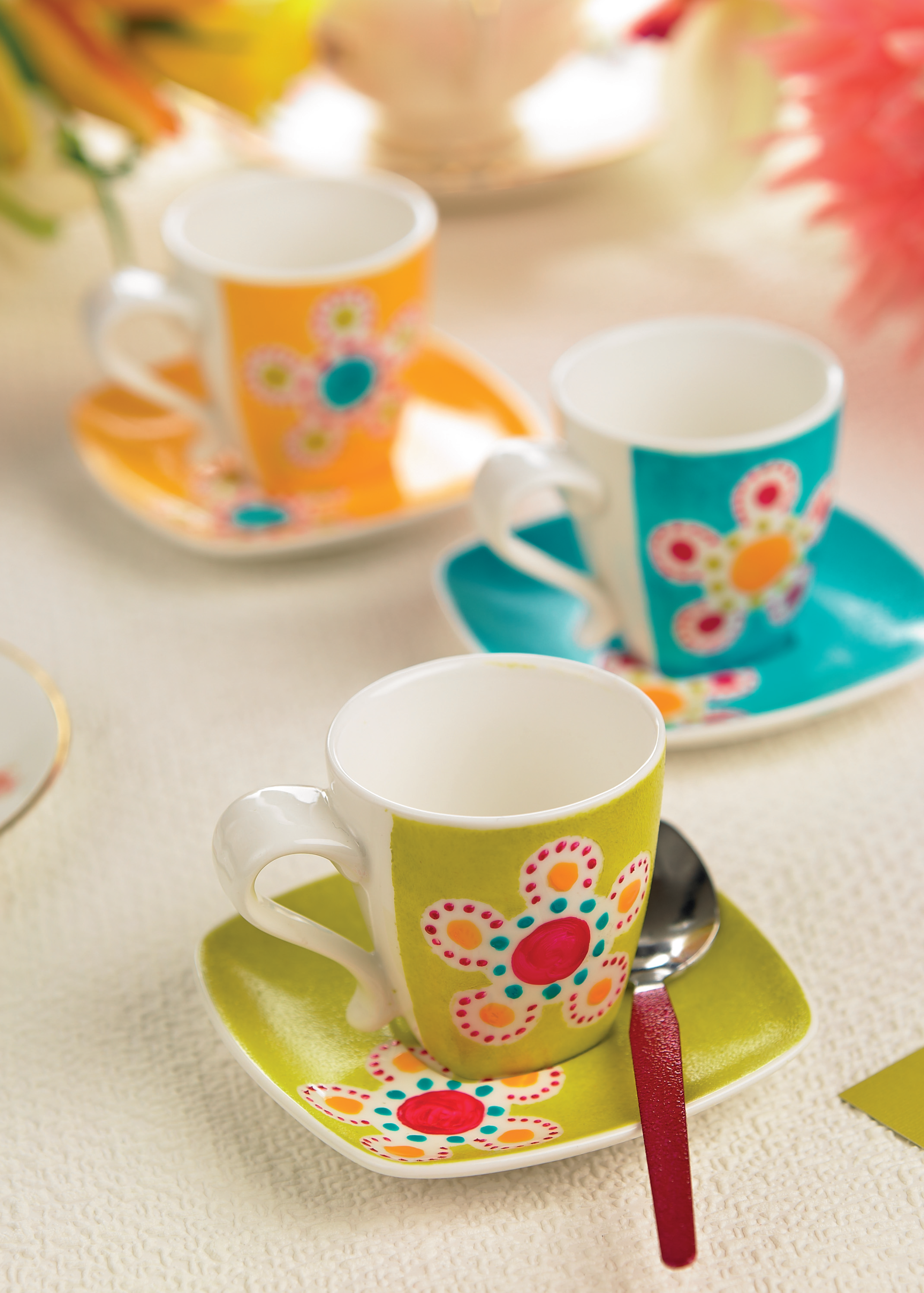 Vibrant Hand-Painted Crockery Vibrant Hand-Painted Crockery
